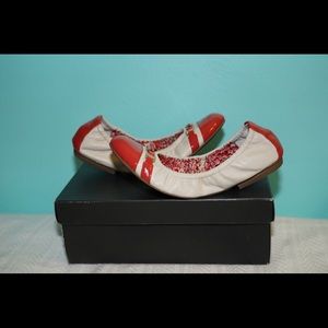 Tahari Veronica Leather Flats Ivory/Coral Sea